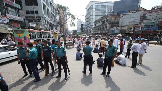 Protesters, including university students, block Shahbagh intersection protesting at Sohagi Jahan Tonu murder. Photo: Saiful Islam