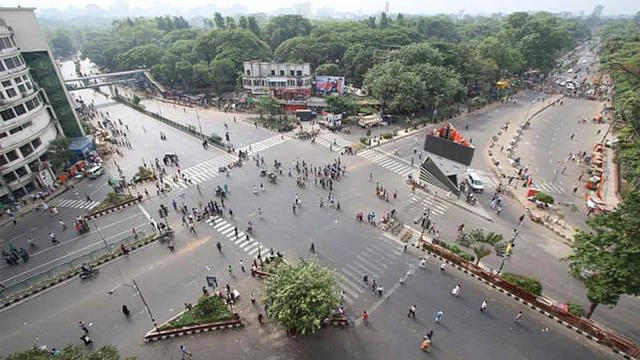 Protesters, including university students, block Shahbagh intersection protesting at Sohagi Jahan Tonu murder. Photo: Saiful Islam