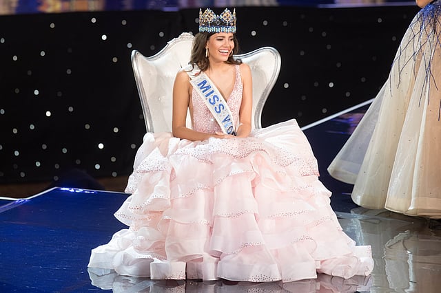Miss Puerto Rico Stephanie Del Valle reacts after being crowned Miss World during the Miss World 2016 pageant at the MGM National Harbor December 18, 2016 in Oxon Hill, Maryland. AFP