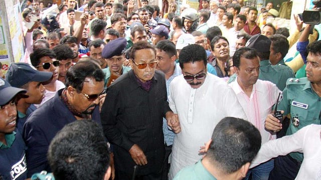 Ershad attends the court to hear the verdict on Wednesday. Photo: Focus Bangla