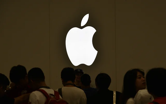 Local residents line up under an Apple logo at the Taipei 101 building on 1 July, 2017. Photo: AFP