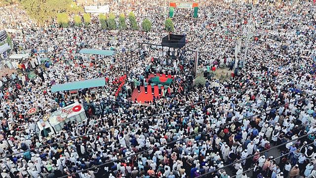 Chittagong city Awami League president and former city mayor ABM Mohiuddin Chowdhury`s body was taken to Laldigi Maidan in the port city in the afternoon. Thousands of people gathered there to pay last tributes to their leader. Photo: Shourav Das