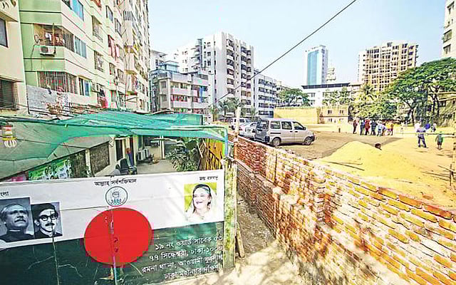 DSCC ward 19 Jubo League set up office on Siddheswari Boys’ School land. Photo: Prothom Alo