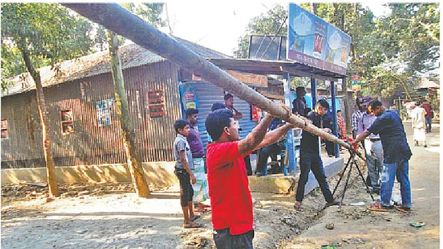 Authorities conduct a drive to snap illegal gas connections in Gazipur`s Kaliakoir. File Photo: Prothom Alo