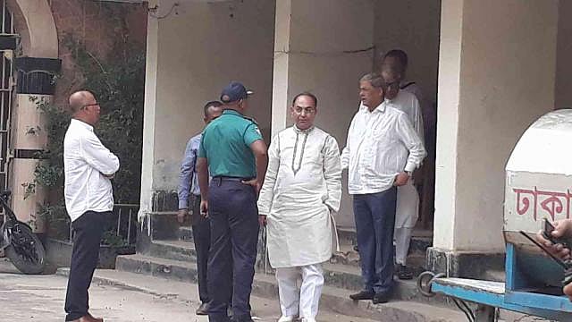 BNP leaders waiting in front of jail gate. Photo: Md. Mustafa