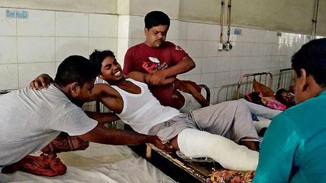 Quota reform campaigner Toriqul Islam of Rajshahi University was released from Rajshahi Medical College Hospital and admitted to a private hospital on Thursday. Photo: Prothom Alo