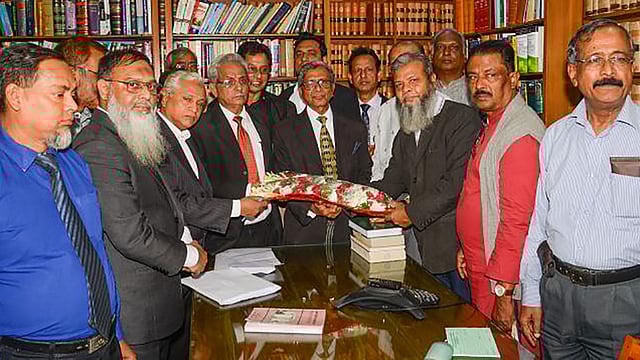 Ten retired defence officers formally join Kamal Hossain-led Gano Forum ahead of the 11th parliamentary elections at a programme at Kamal Hossain’s Motijheel chamber on Monday afternoon. Photo: Prothom Alo