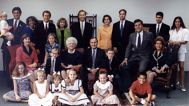Bush family portrait in Houston, Texas 19 August 1992. Back row: Walker Bush (Marvin`s son), Marvin Bush, Margaret Bush ( Marvin`s wife), George W Bush, Sharon Bush (Neil`s wife), Neil Bush, Doro Bush Koch, Bobby Koch (Doro`s Husband), Jeb Bush, George P. Bush (Jeb`s son), and Noelle Bush (Jeb`s daughter). Second Row: Laura Bush (George W.`s wife), Jenna Bush (George W.`s daughter), Pierce Bush (Neil`s son), Barbara Bush, Goerge Bush, Sam Le BLond (Donro`s son), and Columba Bush (Jeb`s wife). Floor: Barbara Bush (George W.`s daughter), Marshall Bush (Marvin`s daughter), Ashley and Lauren Bush (Neil`s daughters), Ellie LeBlond (Doro`s daughter), and Jebby Bush( Jeb`s son). Reuters File Photo