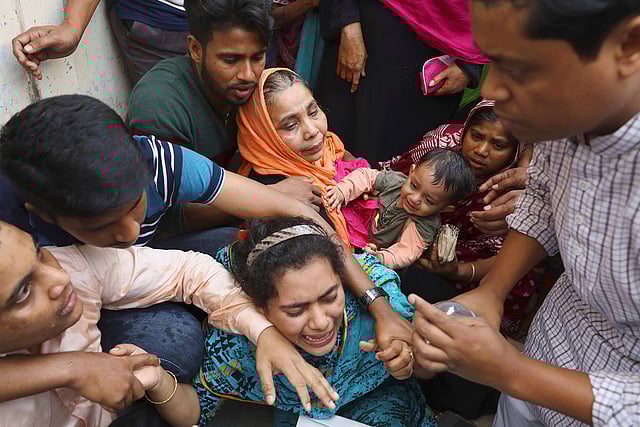 Relatives of victims of a fire incident mourn outside Dhaka Medical College Hospital in Dhaka, Bangladesh, on 21 February 2019. Photo: Reuters