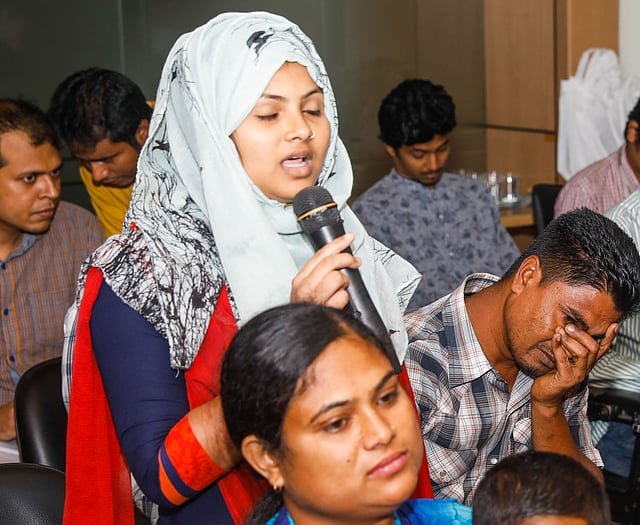 Mahiya Akhter sings a song dedicated to mothers. Photo: Dipu Malakar.
