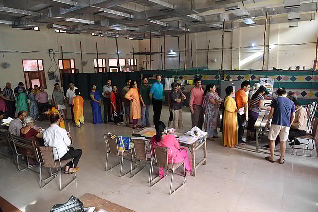 People queue up to cast their votes at a polling station in New Delhi on 12 May 2019, in the sixth phase of India`s general election. Photo: AFP