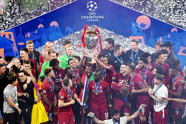 Liverpool`s Dutch midfielder Georginio Wijnaldum (C) celebrates with the trophy after winning the UEFA Champions League final football match between Liverpool and Tottenham Hotspur at the Wanda Metropolitan Stadium in Madrid on 1 June 2019. Photo: AFP
