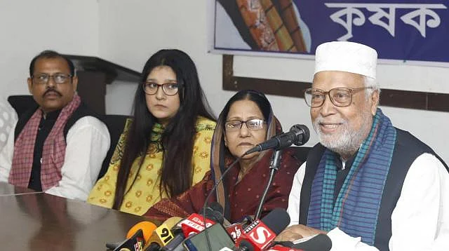 Quader Siddiqui speaks at a press briefing at Jatiya Press Club on Monday. Photo: Prothom Alo.
