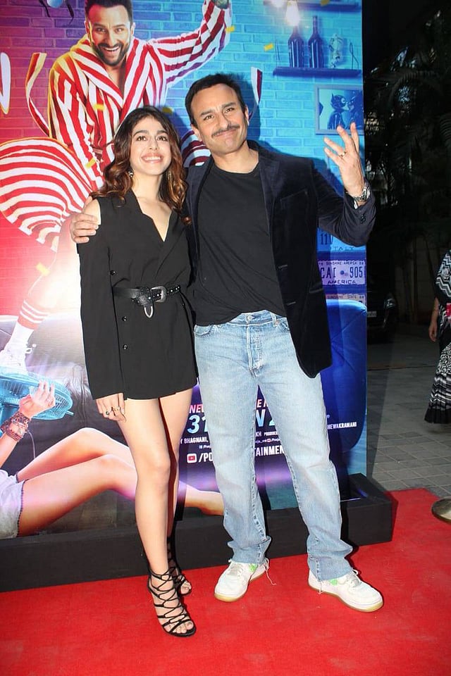Saif Ali Khan and Alaya F pose for camera. Photo: Twitter