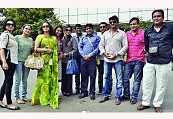 ‘সাংরিলা’ নাটকের শিল্পীরা