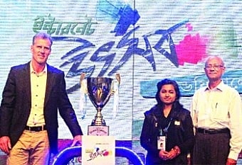 সারা দেশের পাঁচ লাখ শিক্ষার্থীর মধ্যে ধাপে ধাপে সবাইকে পেছনে ফেলে গ্রামীণফোন-প্রথম আলো ইন্টারনেট উত্সবের ‘আই-জিনিয়াস গ্র্যান্ডমাস্টার’ নির্বাচিত হয়েছেন সীলমা সুবাহ্ রাইসা।