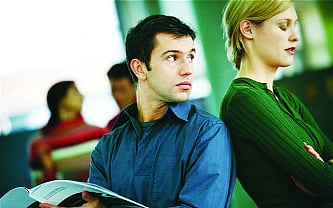 পুরুষ অন্য নারীর দিকে তাকান যে কারণে