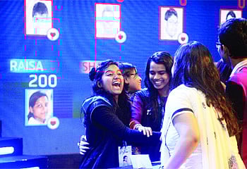 বিজয়ের পর বন্ধুদের অভিবাদনে সিক্ত সীলমা সুবাহ রাইসা। ছবি: সাজিদ হোসেন