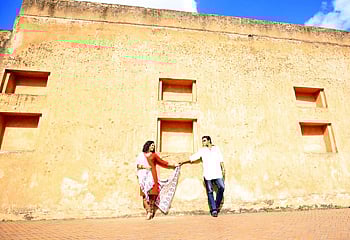 ‘নীল রঙের গল্প’ নাটকের একটি দৃশ্য