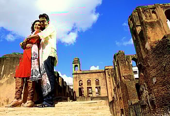 ‘নীল রঙের গল্প’ নাটকের একটি দৃশ্য