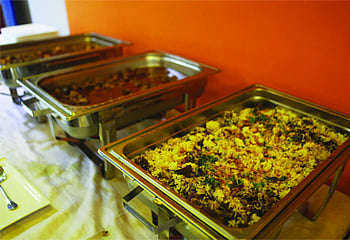 ঢাকার উত্তরার একটি রেস্তোরাঁয় বুফে সেহরির আয়োজন