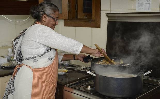 ছেলে সজীব ওয়াজেদ জয়ের জন্মদিনে প্রধানমন্ত্রী শেখ হাসিনা আজ শনিবার নিজেই রান্না করেছেন।