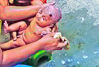 নবজাতকের গোসল