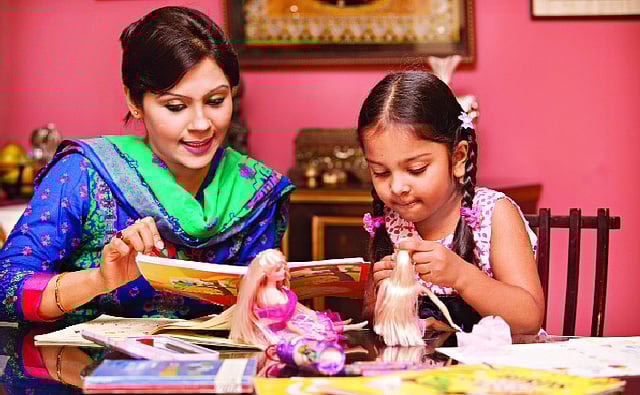 মডেল: অহনা ও রায়কা। ছবি: কবির হোসেন