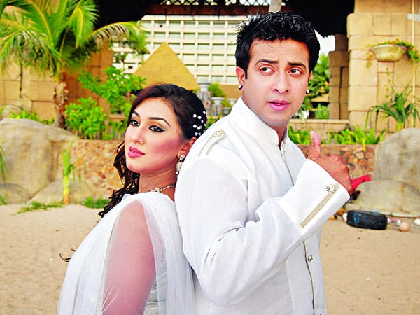 মাই নেম ইজ খান ছবির একটি দৃশ্যে অপু বিশ্বাস ও শাকিব খান