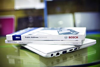 ল্যাপটপের ওপর ভারী কিছু না