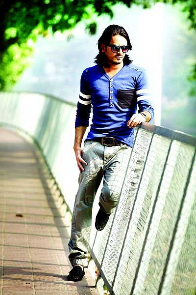 শখ থাকলে চুলের জন্য তো সময়ও দিতে হবে। মডেল: হাসিব