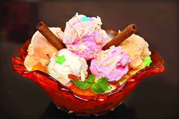ফল ও দইয়ের আইসক্রিম