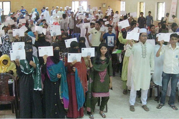 লক্ষ্মীপুরে জিপিএ-৫ পাওয়া শিক্ষার্থীদের একাংশ ষ প্রথম আলো