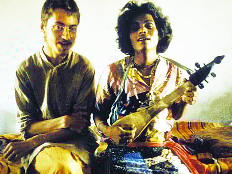 সেই তরুণ বয়সেই বাংলার মাটি আর গানের প্রেমে পড়েছিলেন নাইজেল হিউজ