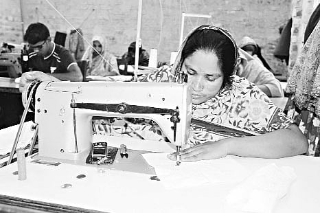 গার্মেন্টসে কর্মরত শ্রমিক