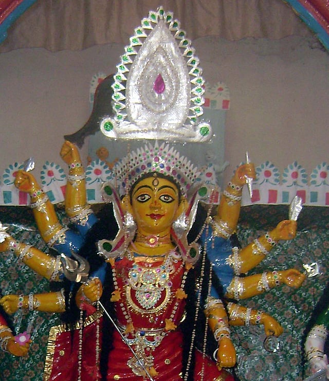 বগুড়ার শেরপুরের ষোলোআনা কাছাড়ি দুর্গামন্দির। ছবি: সবুজ চৌধুরী