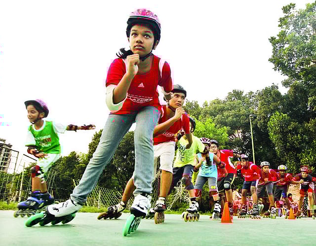 চলার নাম গাড়ি রে, চলো তাড়াতাড়ি রে। চলছে অনুশীলন। ছবি: হাসান রাজা