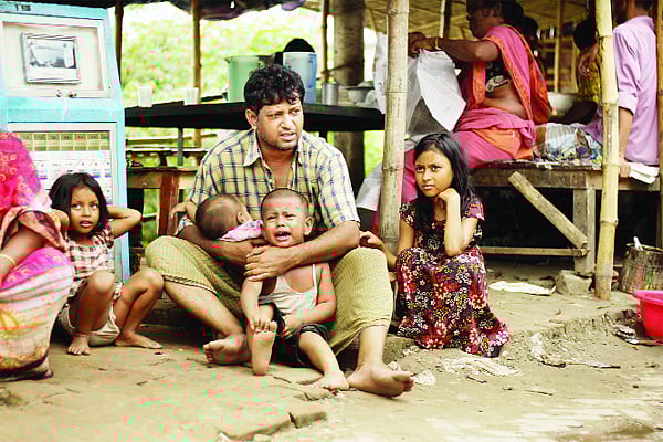 দূরে যাব বলে নাটকের দৃশ্যে মাহফুজ আহমেদ। প্রচারিত হবে চ্যানেল নাইনে বৃহস্পতিবার রাত সোয়া নয়টায়। লিখেছেন ও পরিচালনা করেছেন অনিমেষ আইচ