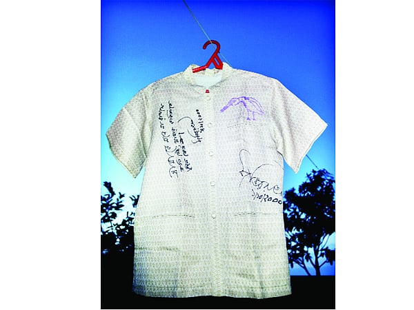 কবি শামসুর রাহমানের প্রিয় ফতুয়া। ফতুয়ার গায়ে কবি লিখেছিলেন, ‘আমাকে মনে না রাখলে ক্ষতি নেই, আমার কবিতাকে ভুলে যেও না।’