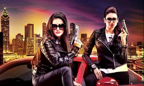 ‘টিনা অ্যান্ড লোলো’ ছবির পোস্টারে সানি লিওন ও কারিশমা তান্না