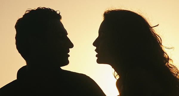 নারী না পুরুষ, কে বেশি কথা বলে, তা আজও নিশ্চিত করে জানা যায়নি। ছবি: ফাইল