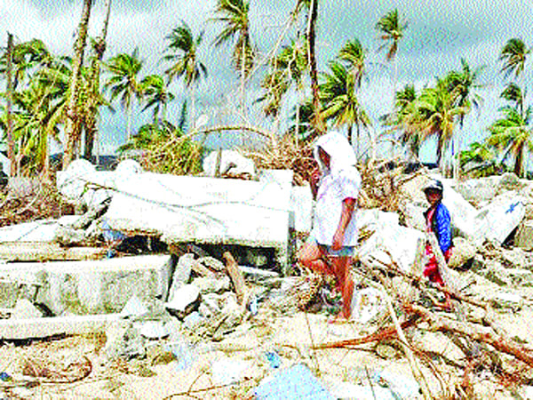 হারনানির লন্ডভন্ড সেই কবরস্থান ষ ছবি: এএফপি