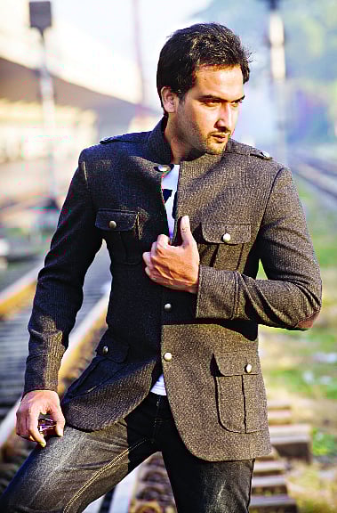 বোতামের ব্যবহারে আর নকশায় এসেছে বৈচিত্র্য