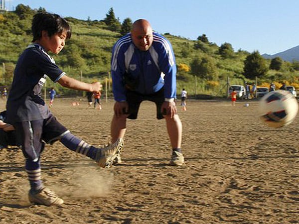 নিজের প্রতিভার ঝলক দেখাচ্ছে নানকুফিল। ফুটবল প্রতিভা তো বটেই, শারীরিক সমস্যার দিক থেকেও মেসির সঙ্গে দারুণ মিল রয়েছে ওর।