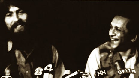 ‘কনসার্ট ফর বাংলাদেশ’-এর সংবাদ সম্মেলনে দুই শিল্পী-বন্ধু জর্জ হ্যারিসন ও রবিশঙ্কর