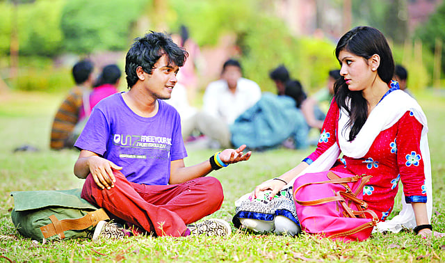 সহপাঠী বা সহকর্মী সম্পর্ক যাই হোক না কেন, মনের মধ্যে রাগ পুষে রাখা ঠিক নয়। মডেল: অ্যালেন শুভ্র ও সারাহ। ছবি: অধুনা