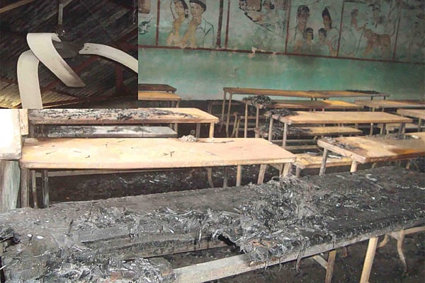 ঝিনাইদহের শৈলকুপায় একটি ভোটকেন্দ্র আগুন দিয়ে পুড়িয়ে দেওয়া হয় । ছবি: প্রথম আলো