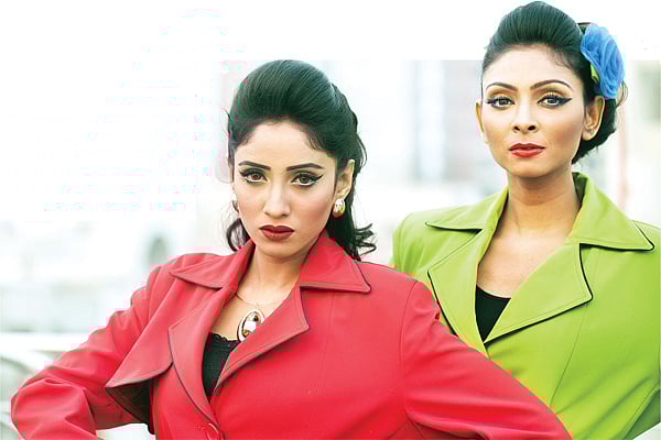 ত্বকের রঙের সঙ্গে মিলিয়ে বেছে নিন লিপস্টিকের শেড। মডেল: মিথিলা ও নওশিন, সাজ: পারসোনা, পোশাক: লা রিভ, ছবি: কবির হোসেন