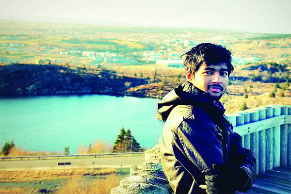 অনিক মাশফিকুর রহমান পড়ছেন কানাডার নিউ ফাউন্ডল্যান্ডে অবস্থিত মেমোরিয়াল ইউনিভার্সিটিতে