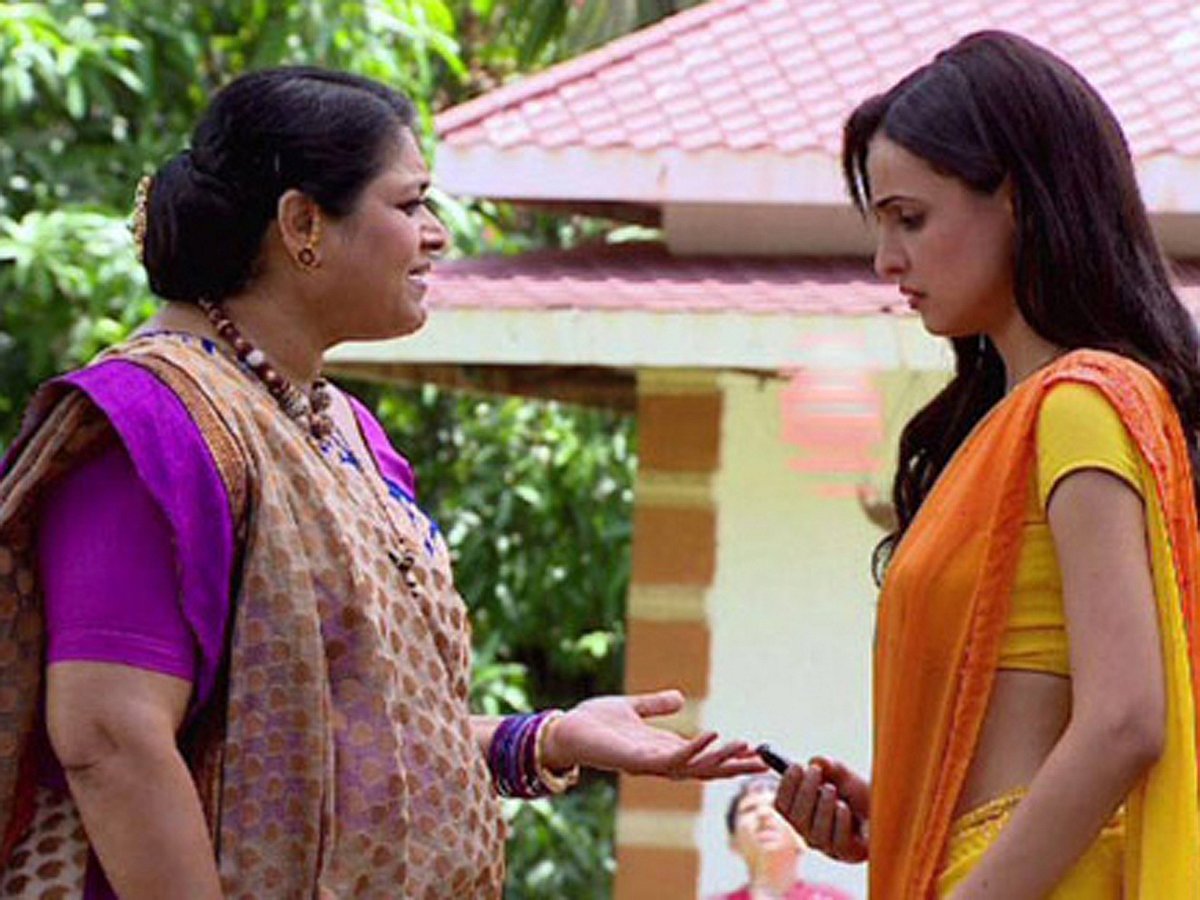 ভারতীয় সিরিয়ালগুলোতে প্রায়ই বউ-শাশুড়ির দ্বন্দ্ব দেখানো হয়। ছবি: ইউটিউবের সৌজন্যে।